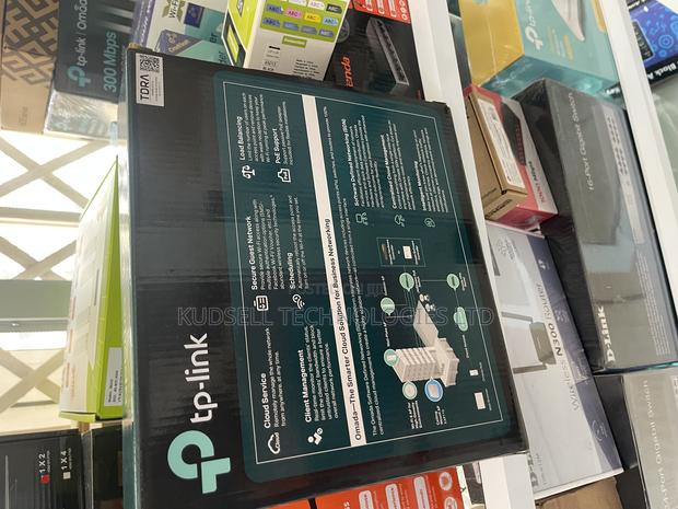 TP-Link Eap110 N300 Ceiling Mount Wireless Access Point · Photo 2
