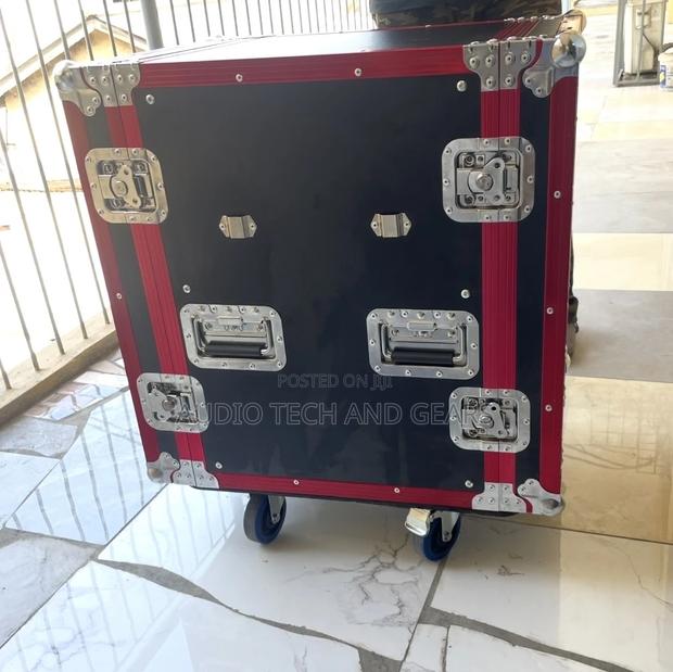 Amplifier Rack 16u Straight · Photo 3