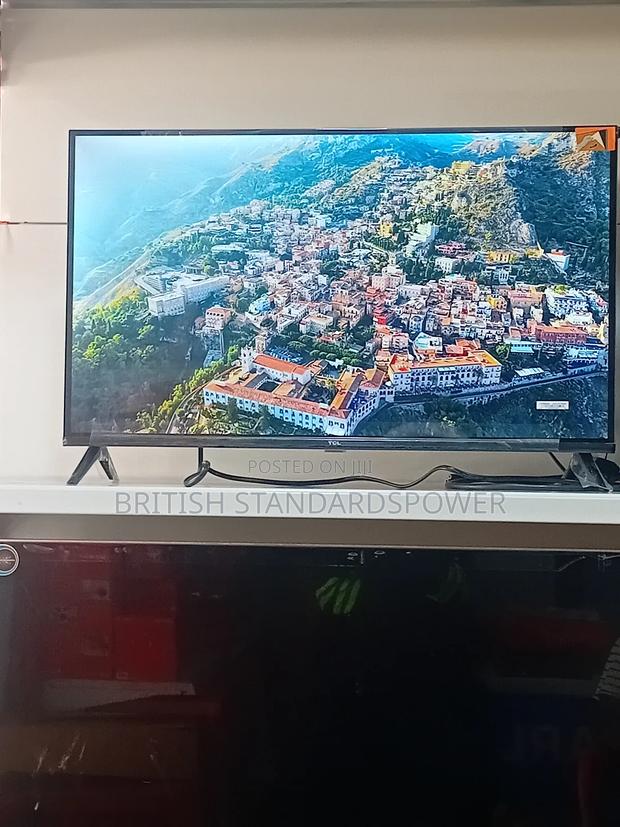 Enjoy Every Detail in Hd on a 32" Android Smart Tv · Photo 1