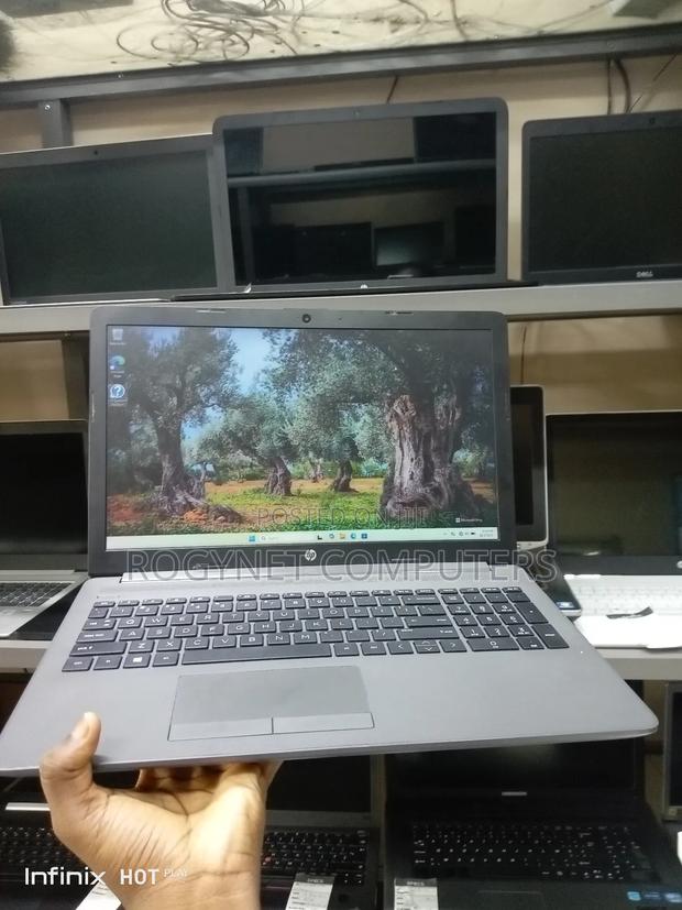 Laptop HP 255 G8 8GB AMD Ryzen 3 SSD 256GB · Photo 3
