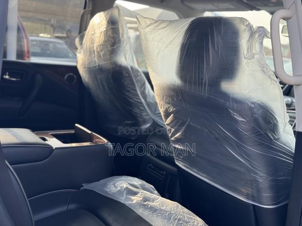 Nissan Patrol 2019 Silver · Photo 8
