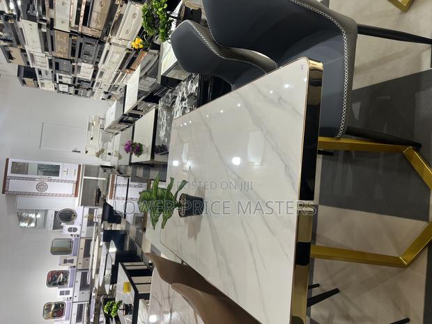 Modern 4 Seater Dining Set · Photo 1