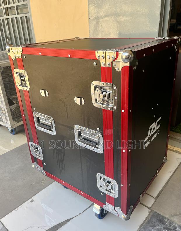 Amplifier Rack 16u- Red · Photo 1