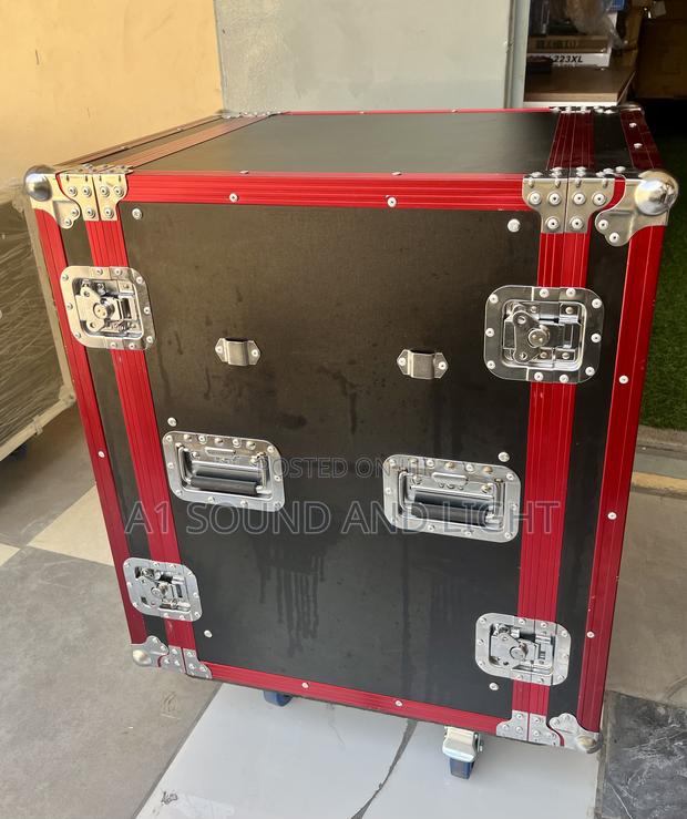 Amplifier Rack 16u- Red · Photo 2