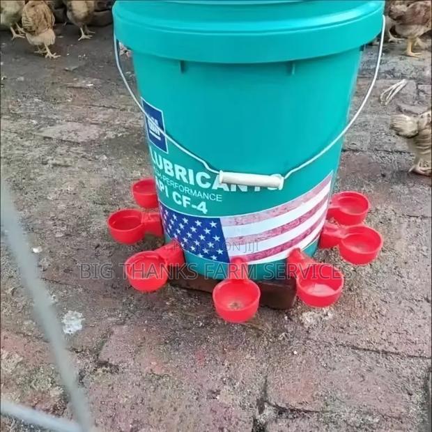 Automatic Poultry Drinkers/Fixed On Gallon · Photo 1
