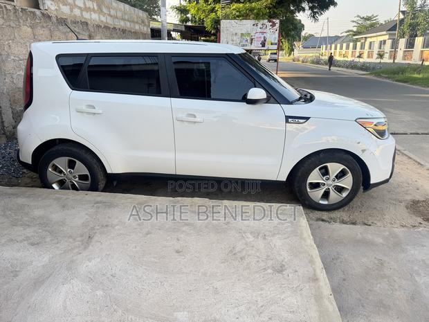 Kia Soul Hatchback 2016 White · Photo 2
