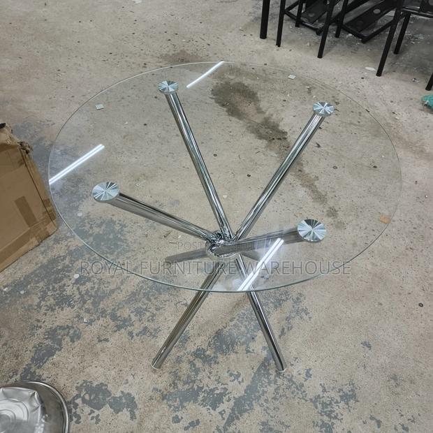 Transparent Glass Table · Photo 1