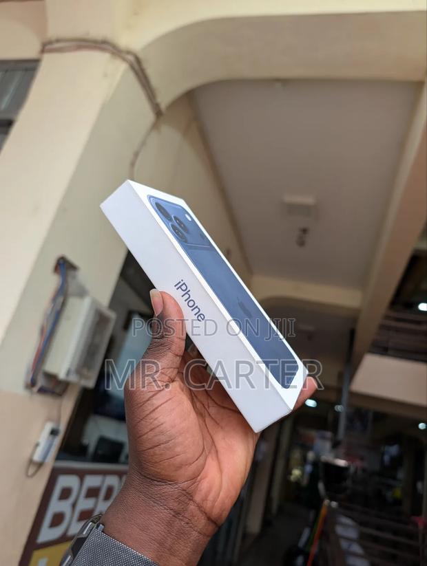 New Apple iPhone 17 Pro Max 256 GB Blue · Photo 2
