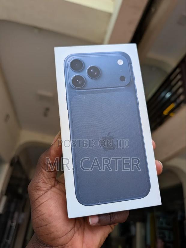 New Apple iPhone 17 Pro Max 256 GB Blue · Photo 6