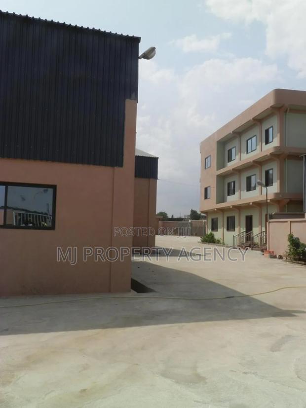 2000 SQM Warehouse With Office Complex · Photo 2
