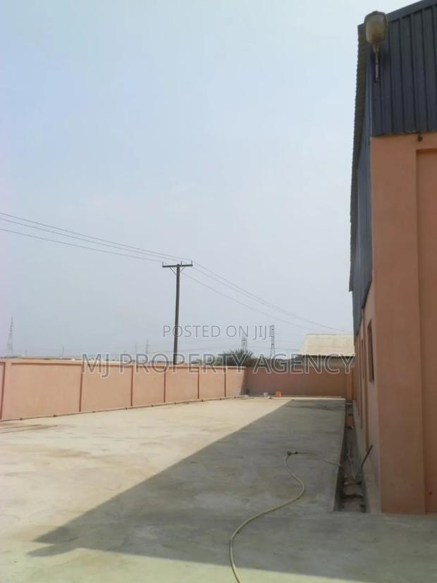 2000 SQM Warehouse With Office Complex · Photo 6