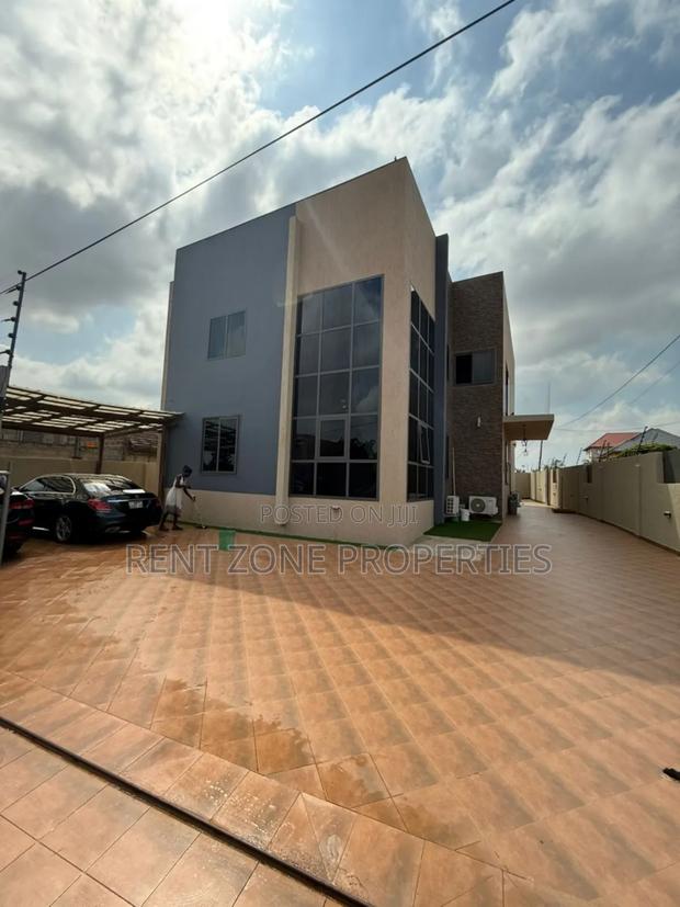 Furnished 4bdrm Duplex in Dome for sale · Photo 1