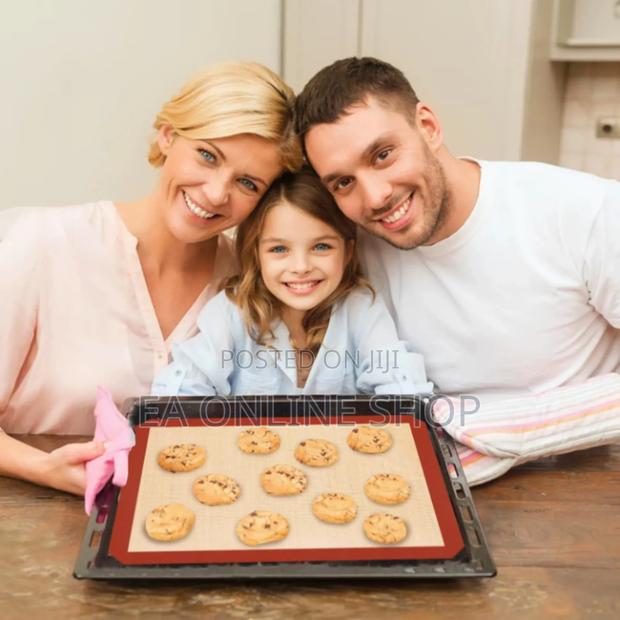 Non Stick Resuable Silicone Food Graded Baking Sheet Mat 30x40cm · Photo 2