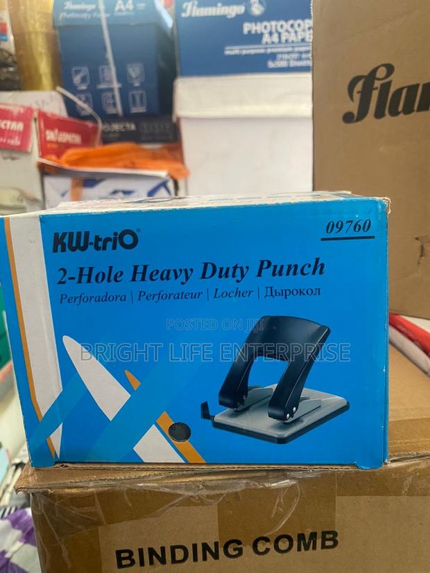 Kw-Trio 2-Hole Paper Punch Adjustable Hole · Photo 1