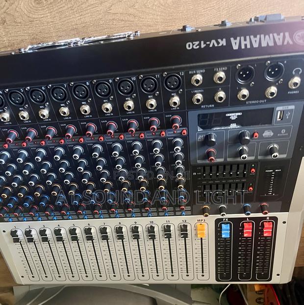 Yamaha 12 Channels Powered Mixer · Photo 1