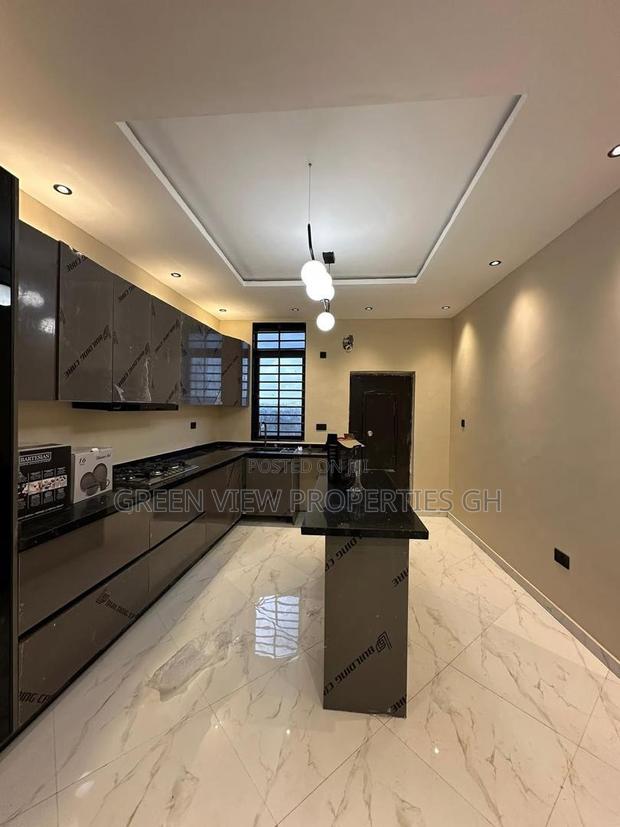 4bdrm Duplex in Adenta for sale · Photo 4
