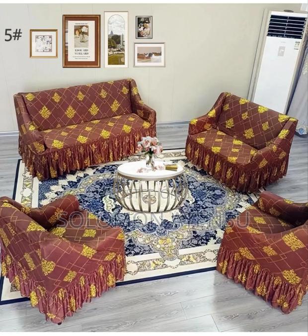 Quality Living Room Set Featuring A Sofa Covers · Photo 3