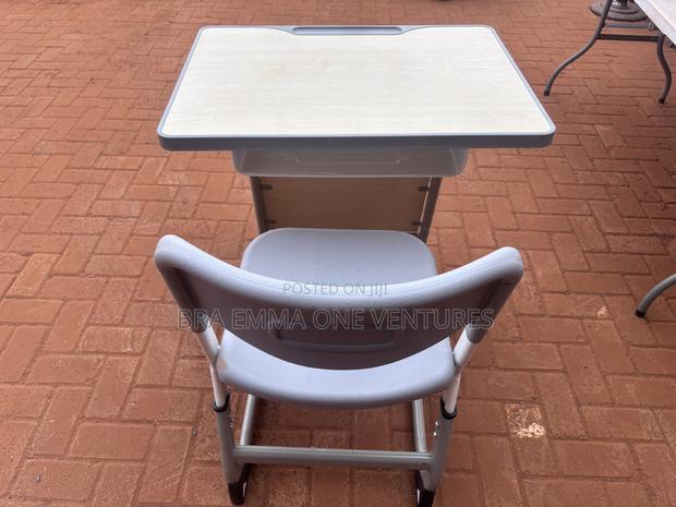 Adjustable Height Students Desks · Photo 3