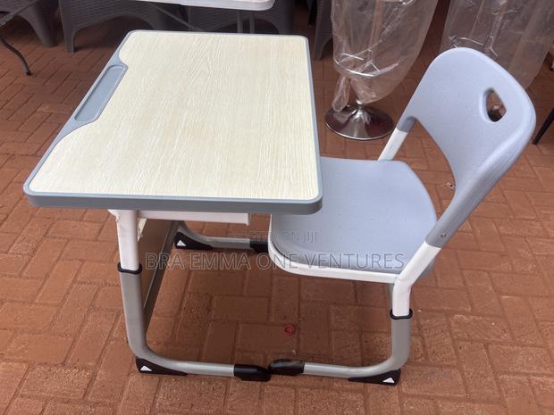 Adjustable Height Students Desks · Photo 1