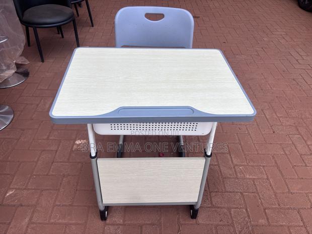 Adjustable Height Students Desks · Photo 4