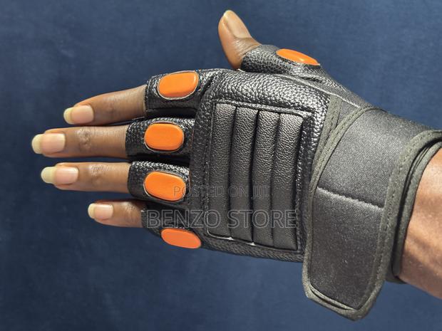 Gym Workout Gloves and Riding Gloves · Photo 1