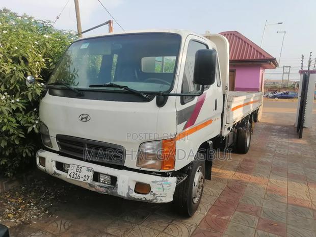 Hyundai Mighty 2005 White · Photo 3