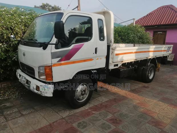 Hyundai Mighty 2005 White · Photo 4