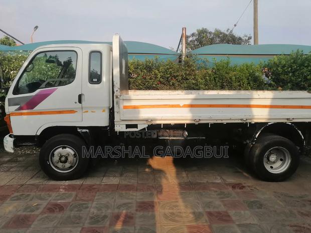 Hyundai Mighty 2005 White · Photo 5