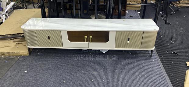 Quality Tv Stand 6feet · Photo 1