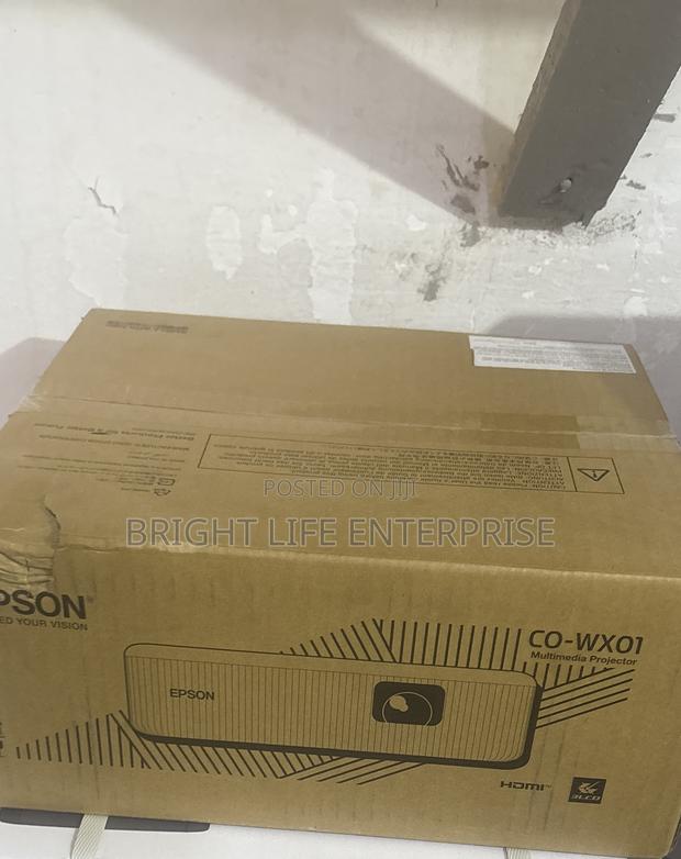 Epson Co-w01 Projector White · Photo 2