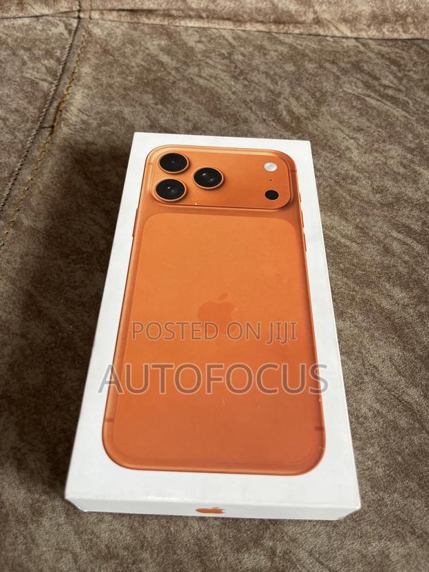 Apple iPhone 17 Pro Max 256 GB Orange · Photo 4