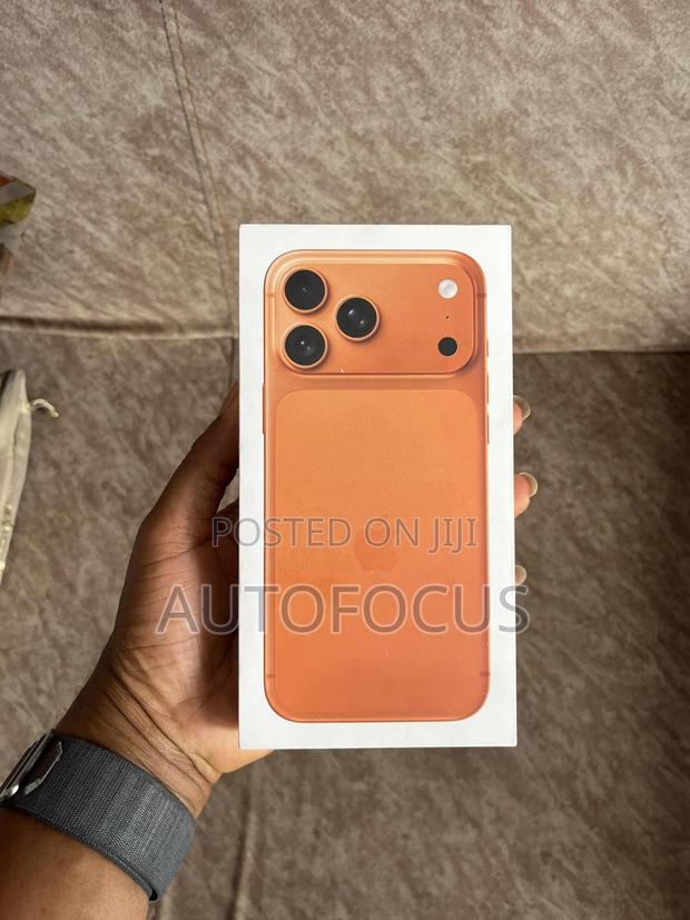 Apple iPhone 17 Pro Max 256 GB Orange · Photo 5