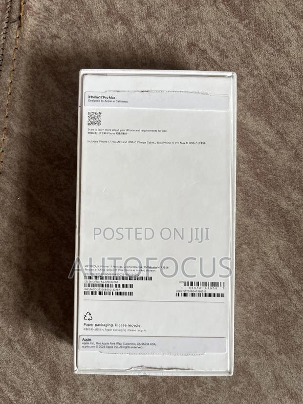 Apple iPhone 17 Pro Max 256 GB Orange · Photo 6