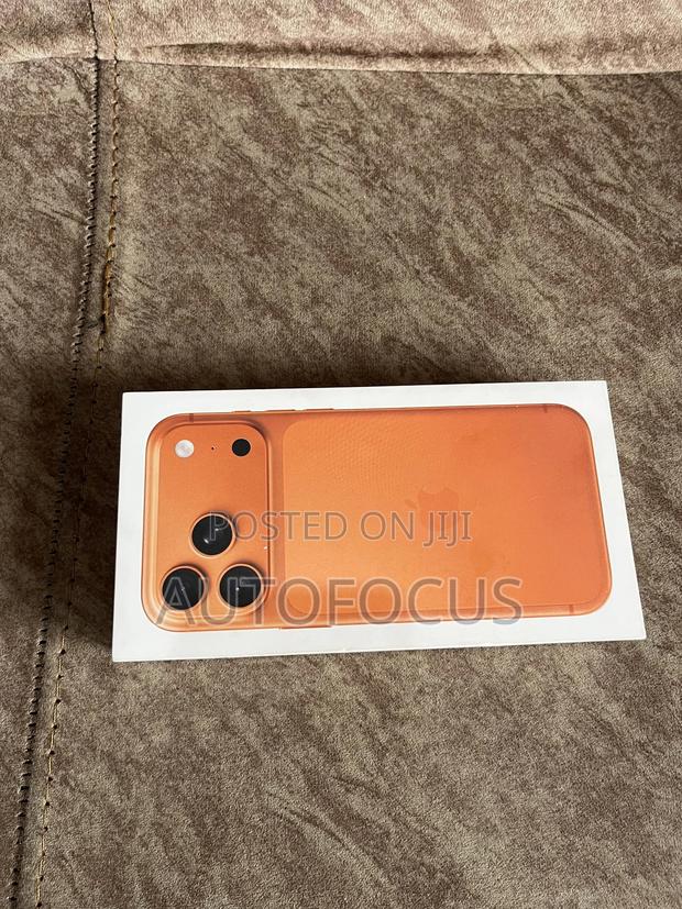 Apple iPhone 17 Pro Max 256 GB Orange · Photo 8