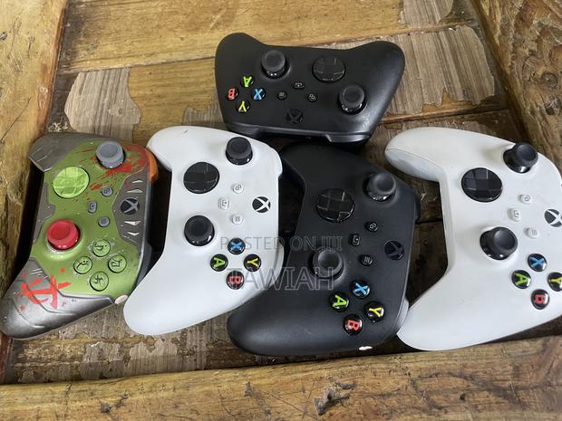 Series S Home Used Controllers · Photo 1