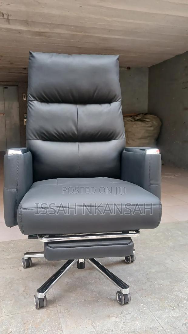 Leather High Back Boss Office Chair · Photo 3
