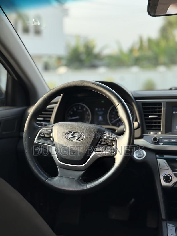 Hyundai Elantra Value Edition Sedan FWD (2.0L 4cyl 6A) 2017 Black · Photo 5