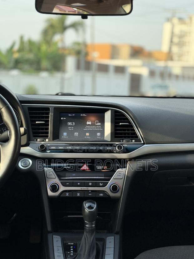 Hyundai Elantra Value Edition Sedan FWD (2.0L 4cyl 6A) 2017 Black · Photo 7