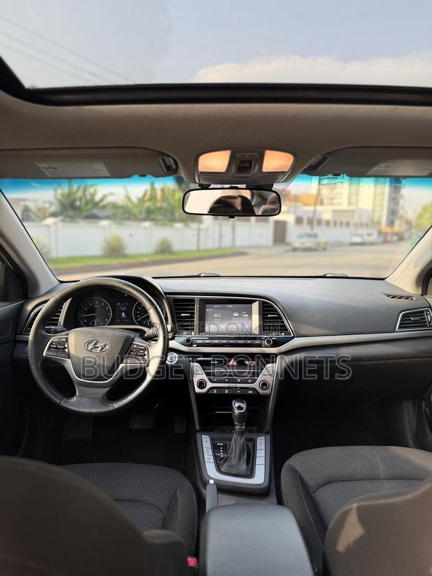 Hyundai Elantra Value Edition Sedan FWD (2.0L 4cyl 6A) 2017 Black · Photo 6
