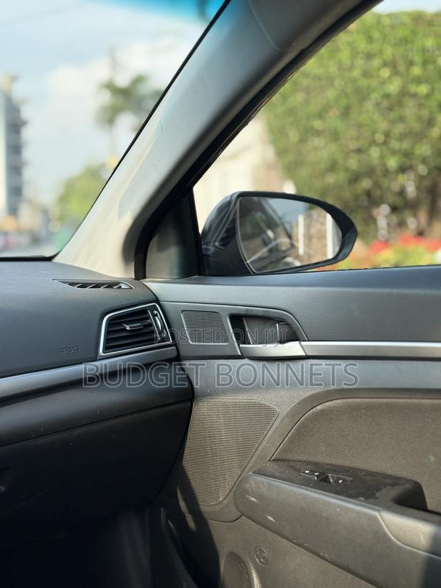 Hyundai Elantra Value Edition Sedan FWD (2.0L 4cyl 6A) 2017 Black · Photo 8