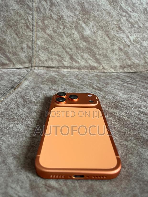 New Apple iPhone 17 Pro 256 GB Orange · Photo 8