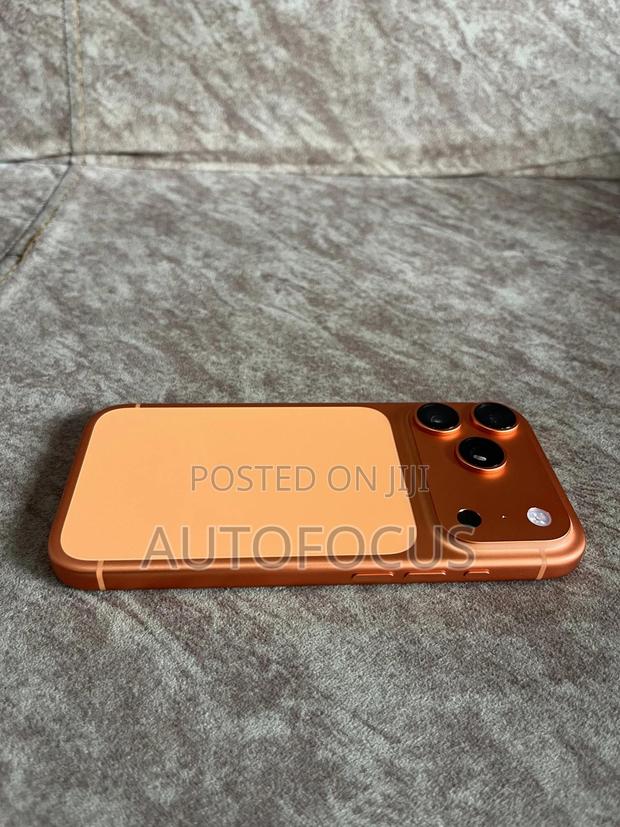 New Apple iPhone 17 Pro 256 GB Orange · Photo 5