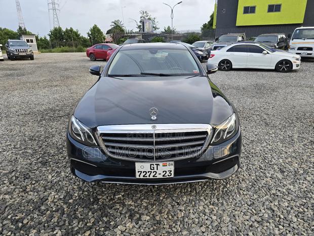 Mercedes-Benz E300 2018 Black · Photo 1