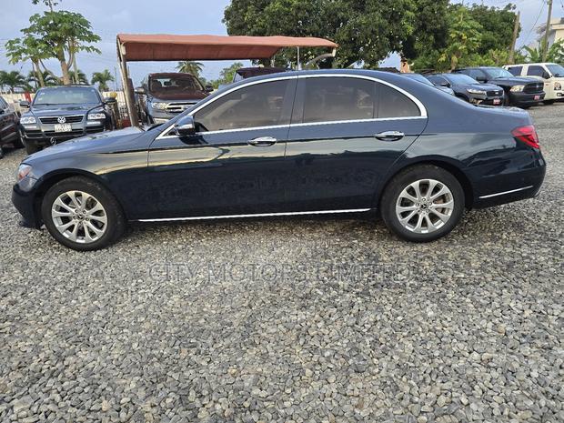 Mercedes-Benz E300 2018 Black · Photo 3