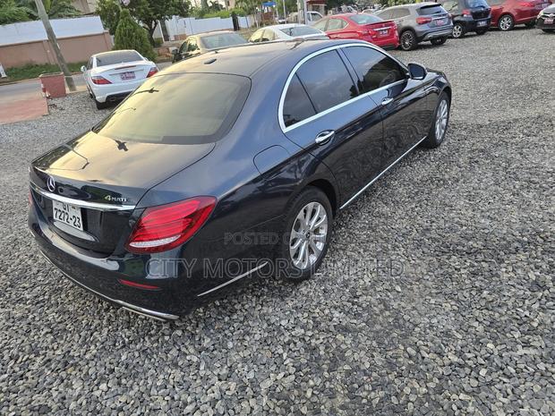 Mercedes-Benz E300 2018 Black · Photo 6