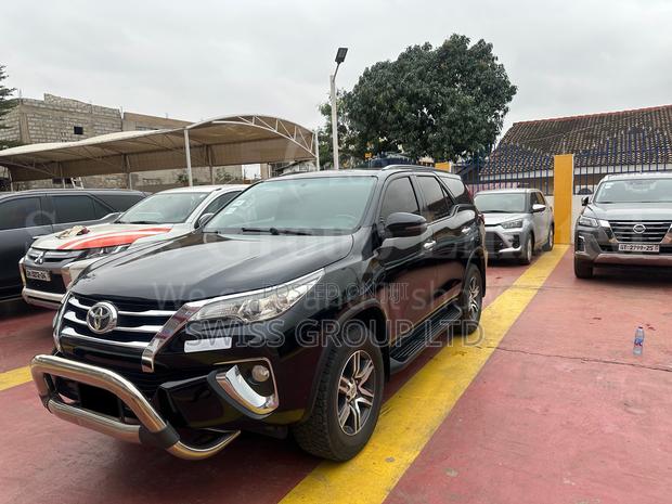 Toyota Fortuner 2017 Black · Photo 6