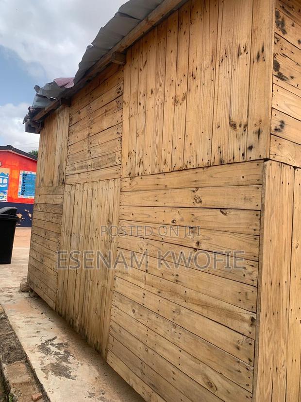Polished Wooden Pallet Shop · Photo 4