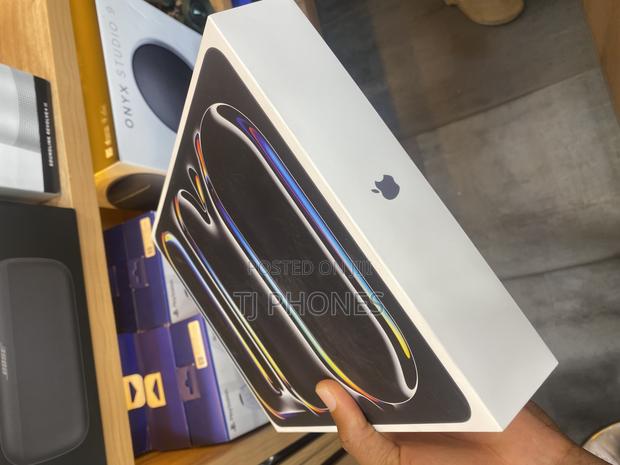 New Apple iPad Pro 13 (2025) 256 GB Black · Photo 2