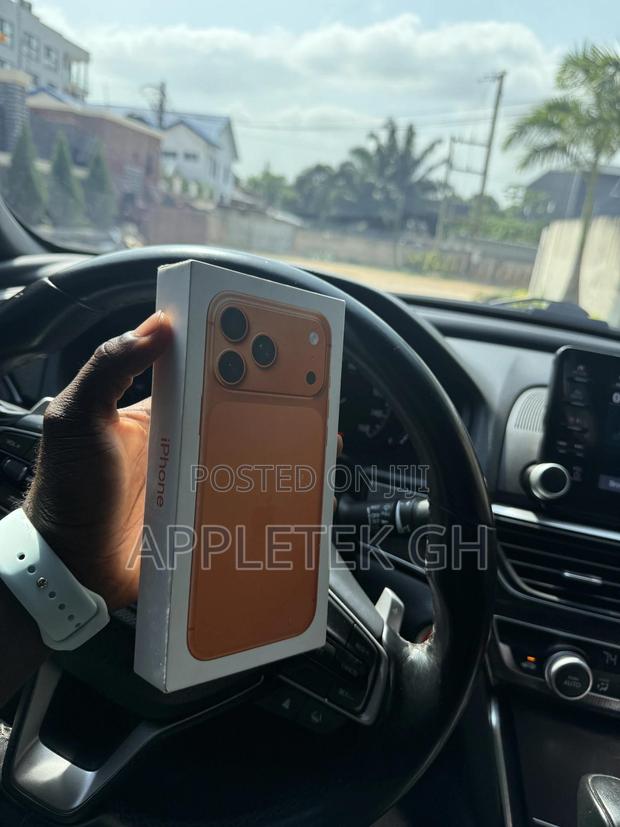 New Apple iPhone 17 Pro Max 1 TB Orange · Photo 2