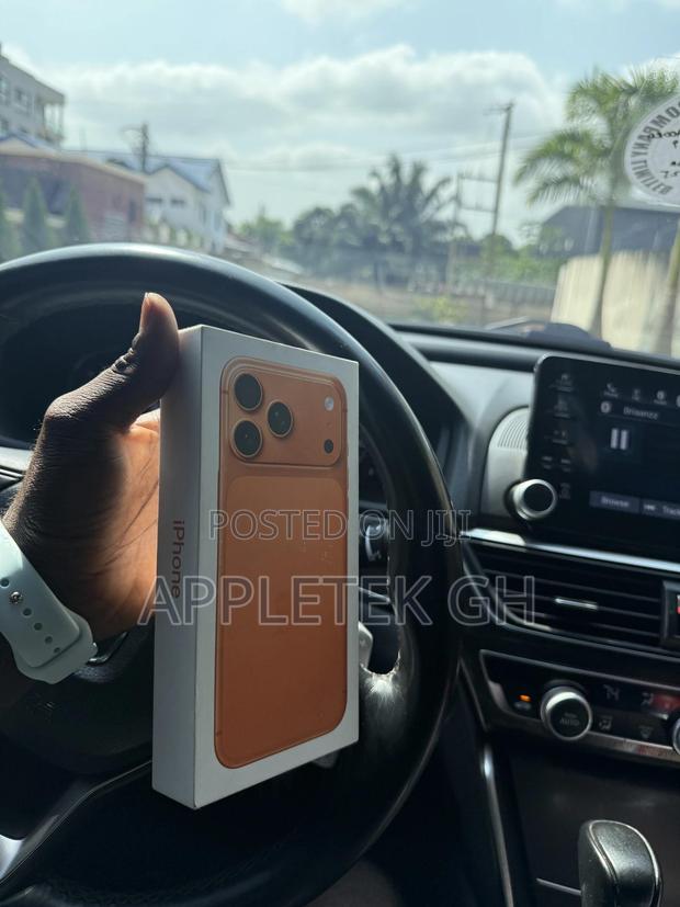 New Apple iPhone 17 Pro Max 1 TB Orange · Photo 3